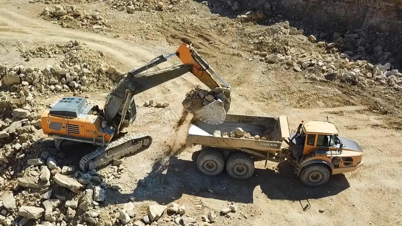 *Quarry flight* Liebherr R970 SME loading Volvo A40F ADT