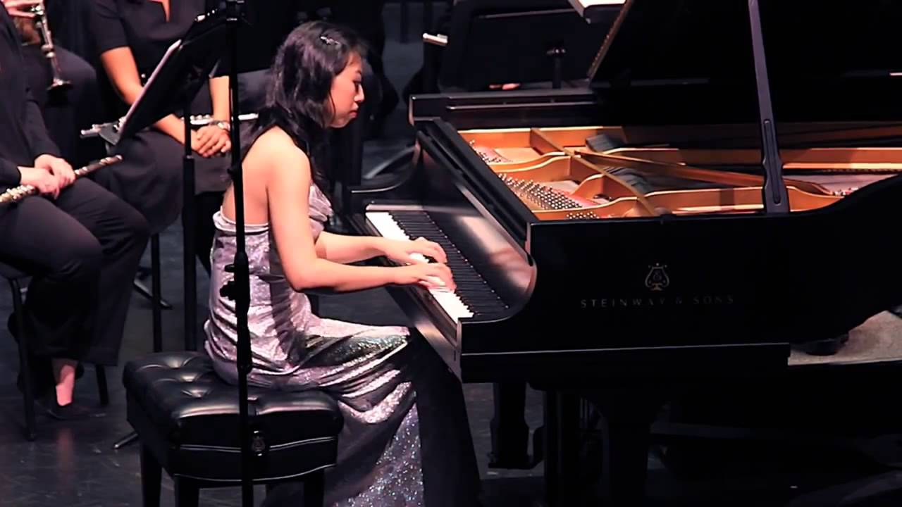 Pianist Xu Hui performing Gershwin's Rhapsody in Blue