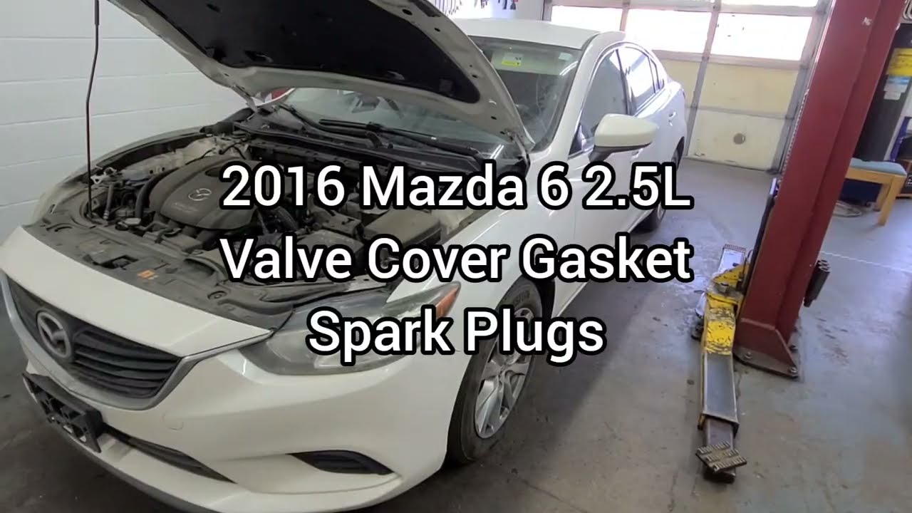 Прокладка клапанной крышки и свечи зажигания на Mazda 6 2016 года