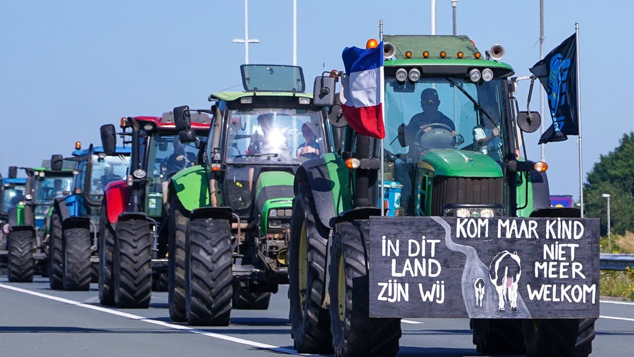Dutch farmers continue protest over government's emissions cuts