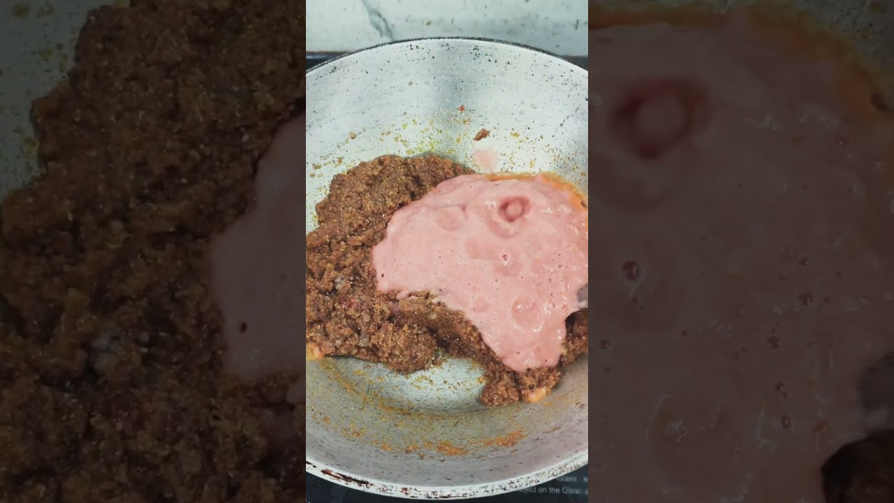 “Tadke ki baahon me jab ye aaye, har mehmaan ungliyaan chaat jaaye.”