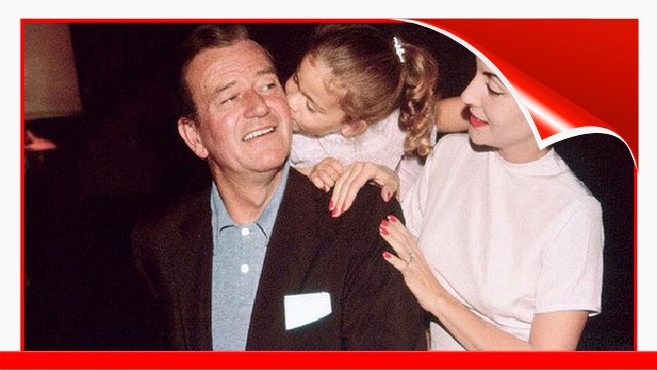 Beautiful Photo Of John Wayne With Wife Pilar And Daughter Isa In 1958 !