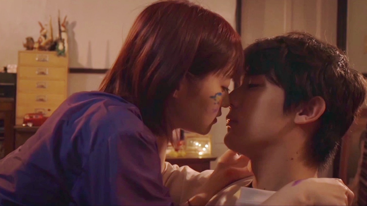 伊藤万理華&中川大志、“あーん”二人の甘い時間は恋人のよう／映画『チャチャ』本編映像