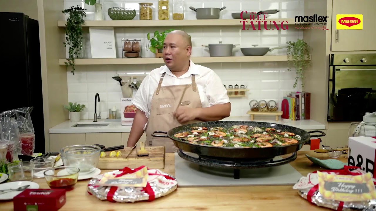 Giant Paella Negra perfect this festive season!