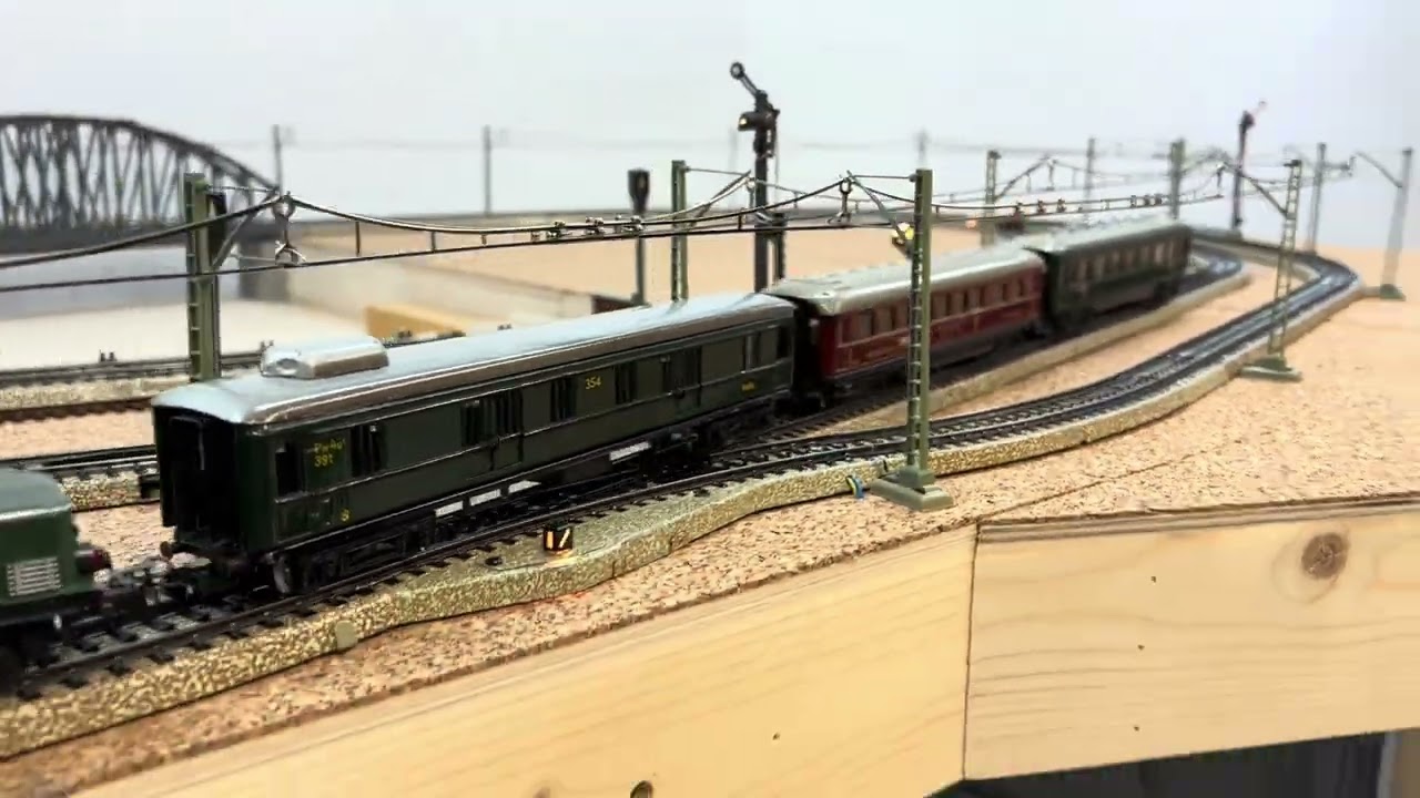 BR E 44 mit nostalgischen Personenwagen 346/2, 351 und 354