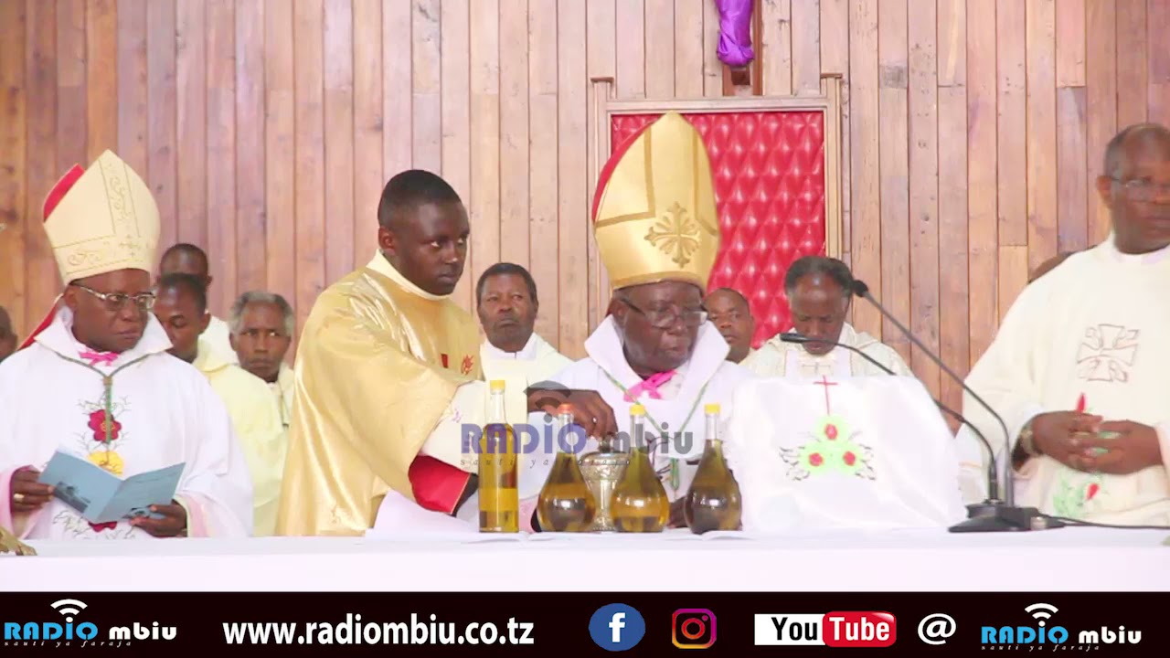 Misa ya Kubariki Mafuta Bukoba/ Maaskofu ; Mapadre; Watawa washiriki