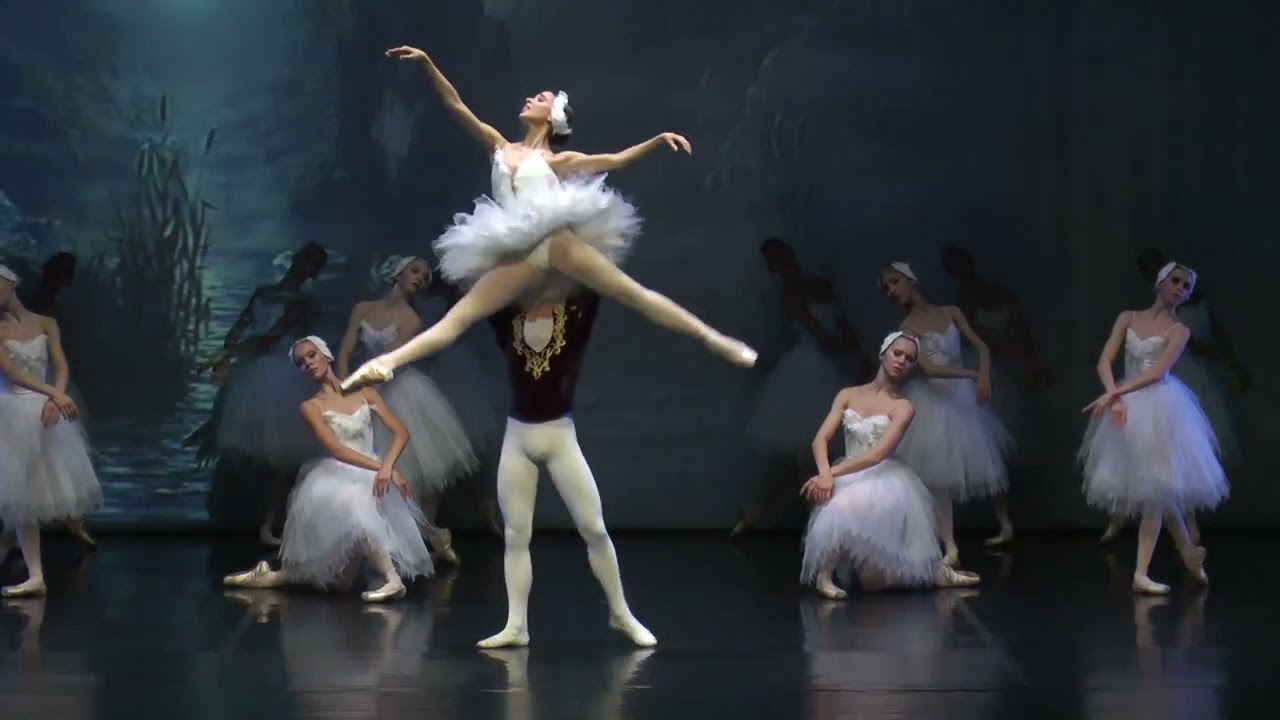 SWAN LAKE ACT 2  WHITE PAS DE DEUX MARGARITA FERNANDES, ANTONIO CASALINHO, MAINA GIELGUD PRODUCTION