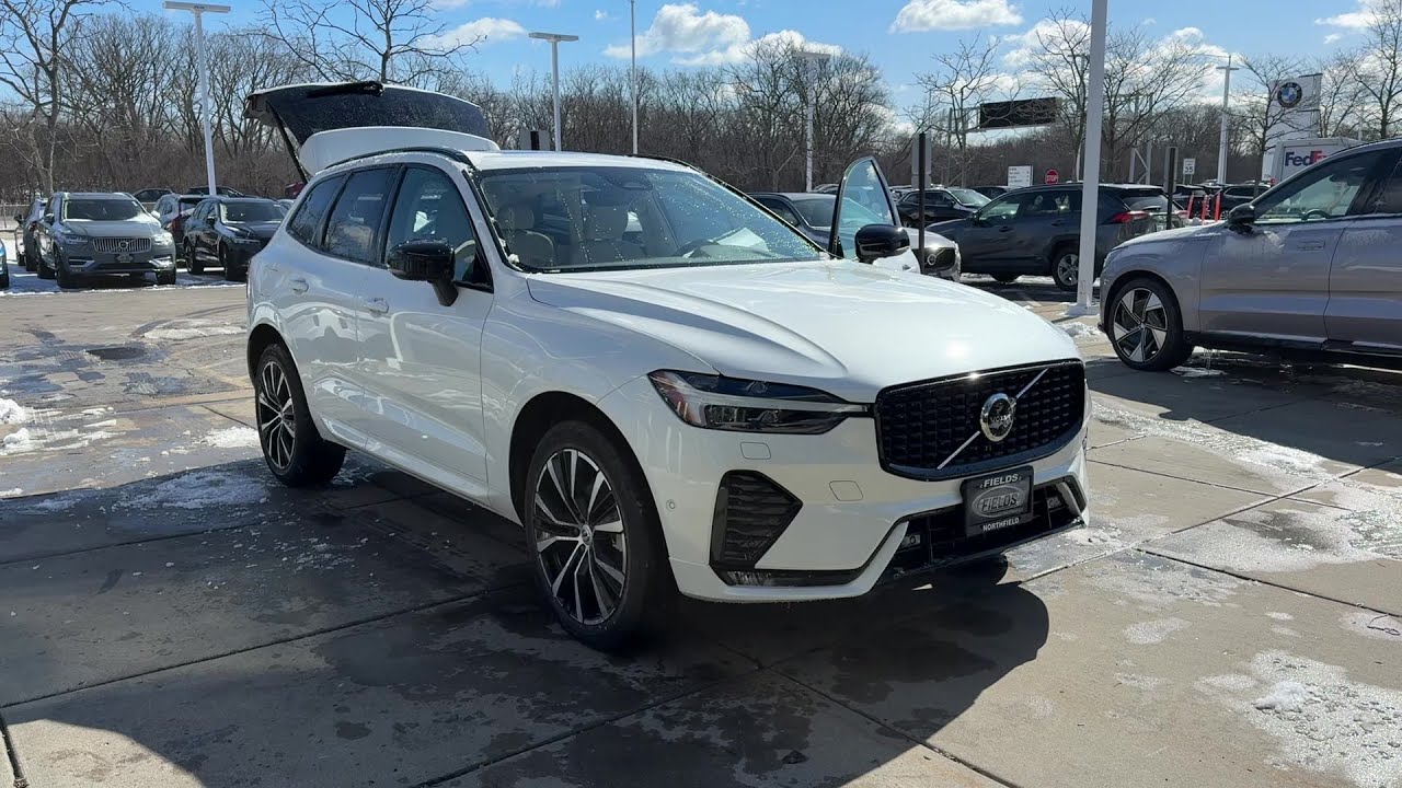 2023 Volvo XC60 Plus Dark Theme Highland Park, Evanston, Deerfield, Lake Forest, Winnetka, IL