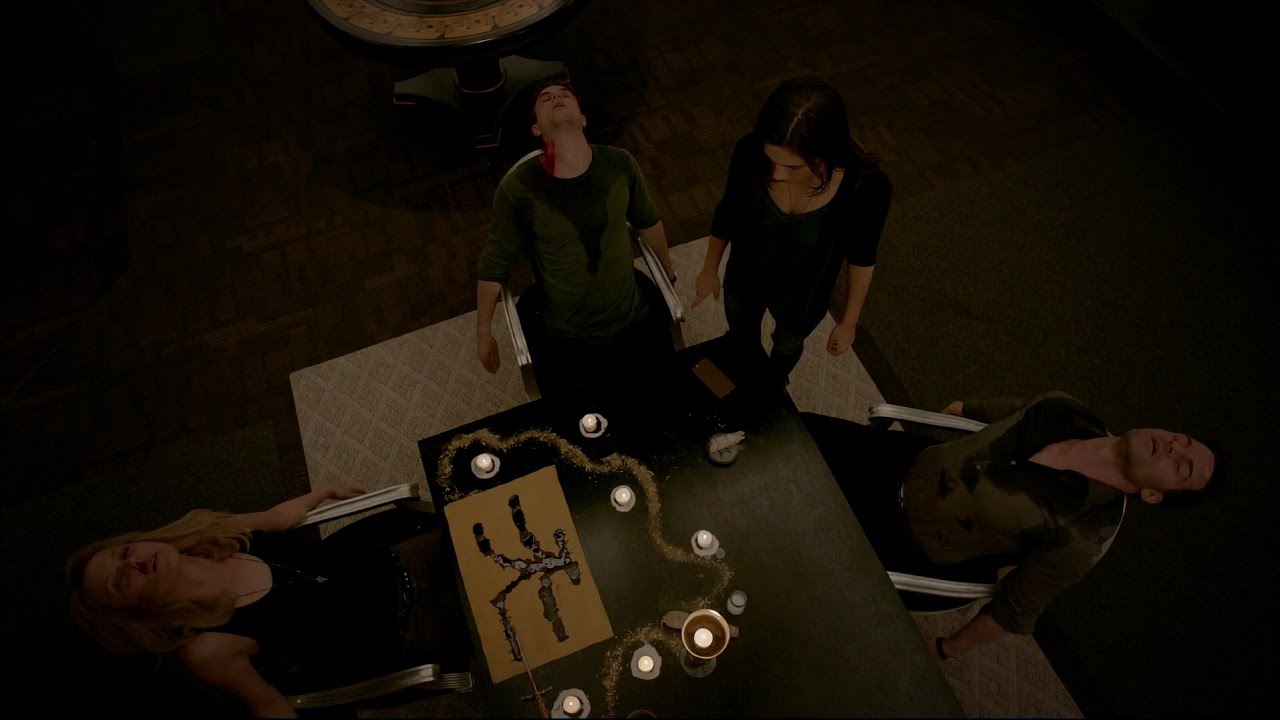The Originals 3x22 Freya puts the Originals to sleep