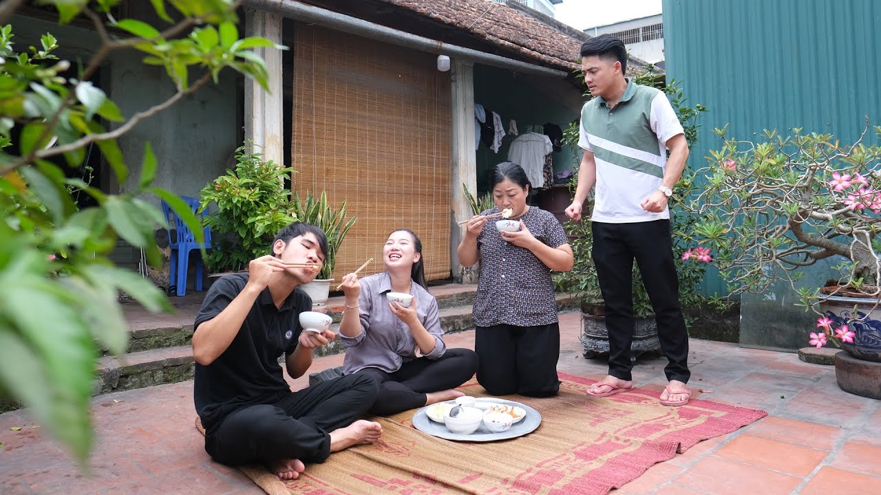 Mẹ Chủ Tịch Bị Chửi Mắng Bắt Quỳ Trên Đất Ăn Cơm Vì Làm Rơi Vãi Đồ Ăn Và Cái Kết - Tập 1502