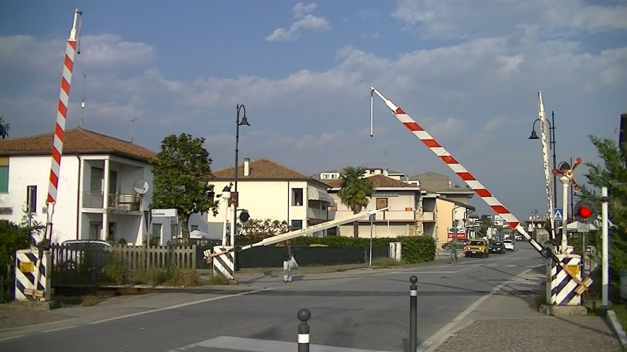 Spoorwegovergang Trevignano-Signoressa (I) // Railroad crossing // Passaggio a livello