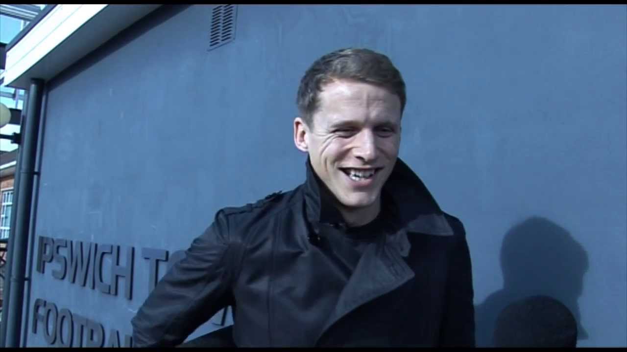 FUNNY! Frank Nouble interrupts Christophe Berra interview!