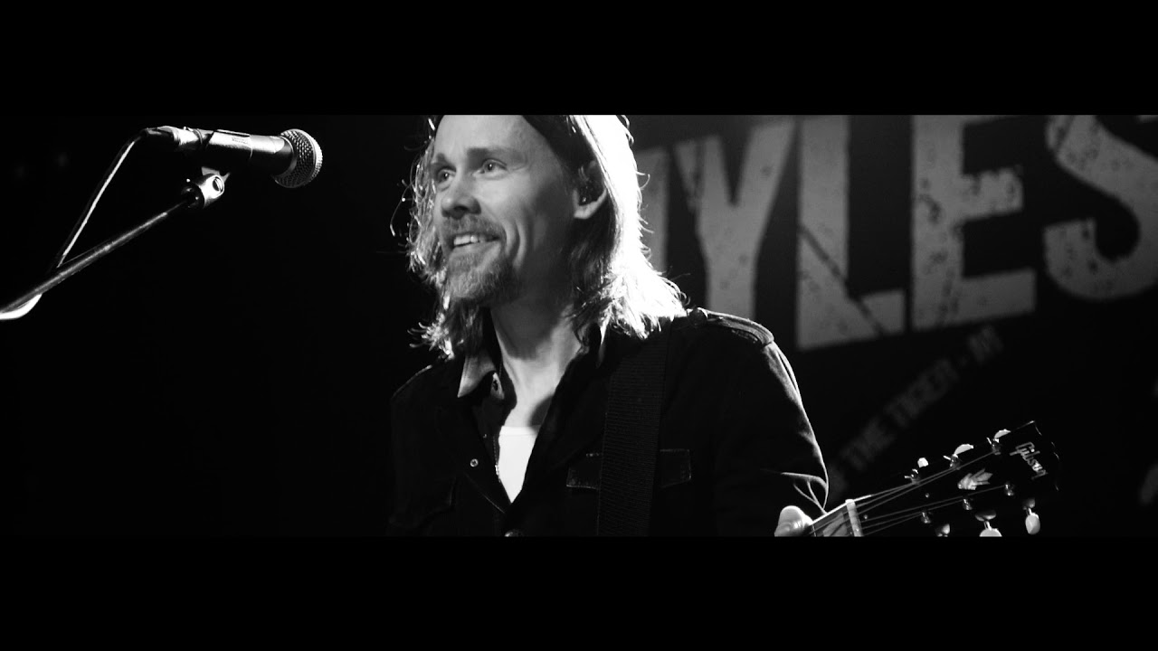Myles Kennedy: 