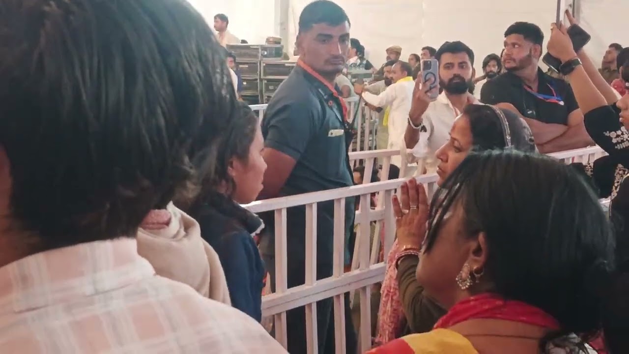 एक लड़की हुई पागल बागेश्वर बालाजी धीरेंद्र कृष्ण शास्त्री जी महाराज लाइव पुष्कर राजस्थान #लाइव 