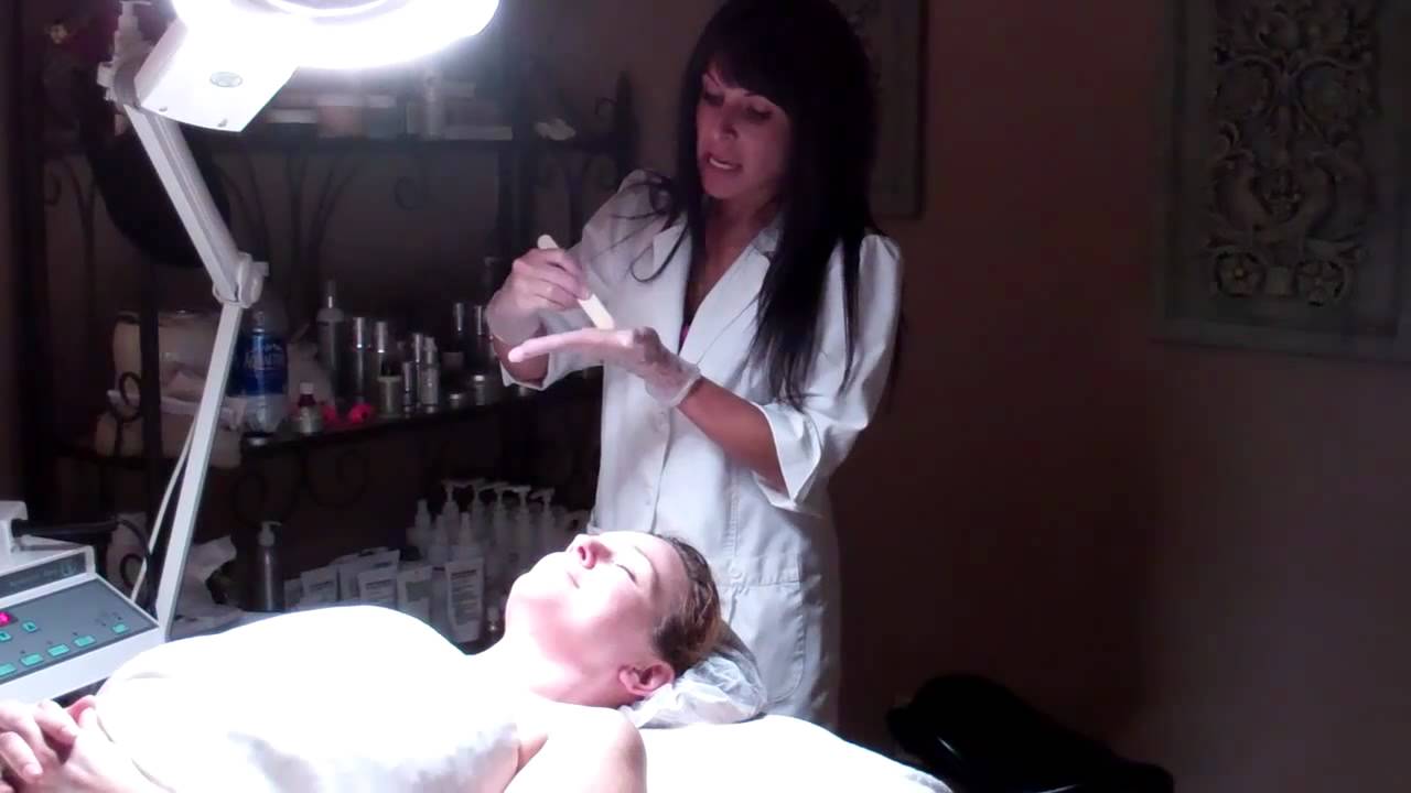 Experiencing a CosMedix Benefit Peel