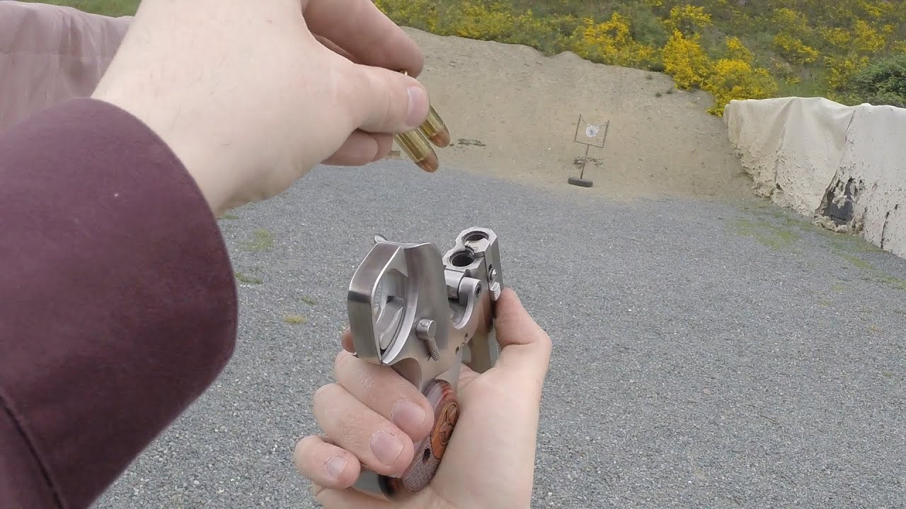 Trying out a Bond Arms derringer in .357 mag  / .38 Special