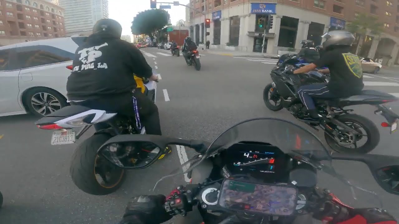 Trolling LA Streets w/200+ Motorcycle
