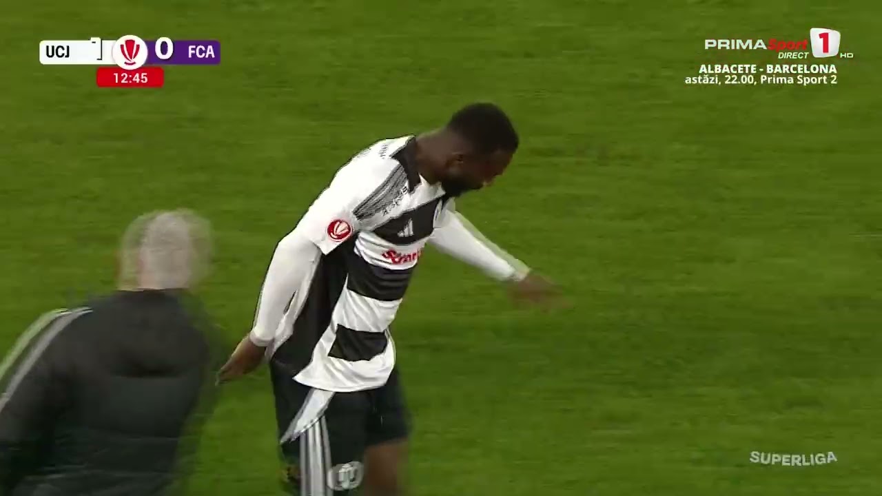 GOOOL! U Cluj - FC Argeș 1-0. Macalou îl învinge pe Lazar cu o execuție din afara careului