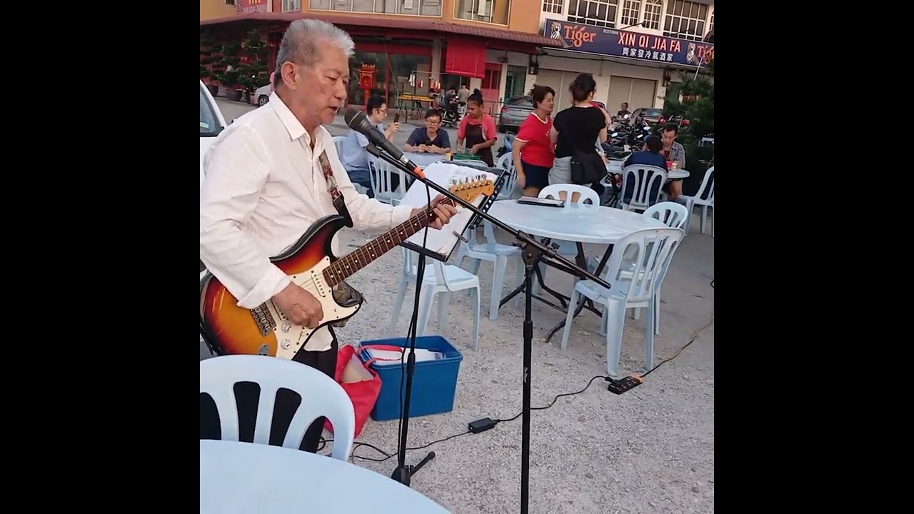 搀扶Hoi Kiang Au's videos By Kampar Buskers' Robert 