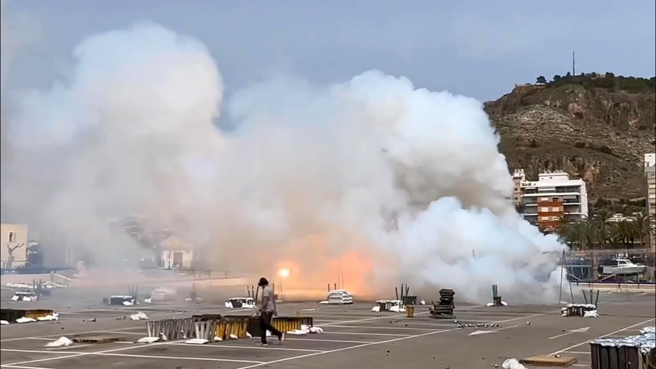 Mascletá Hermanos Caballer Pirotécnicos a Cullera el 6 d’Abril 2024