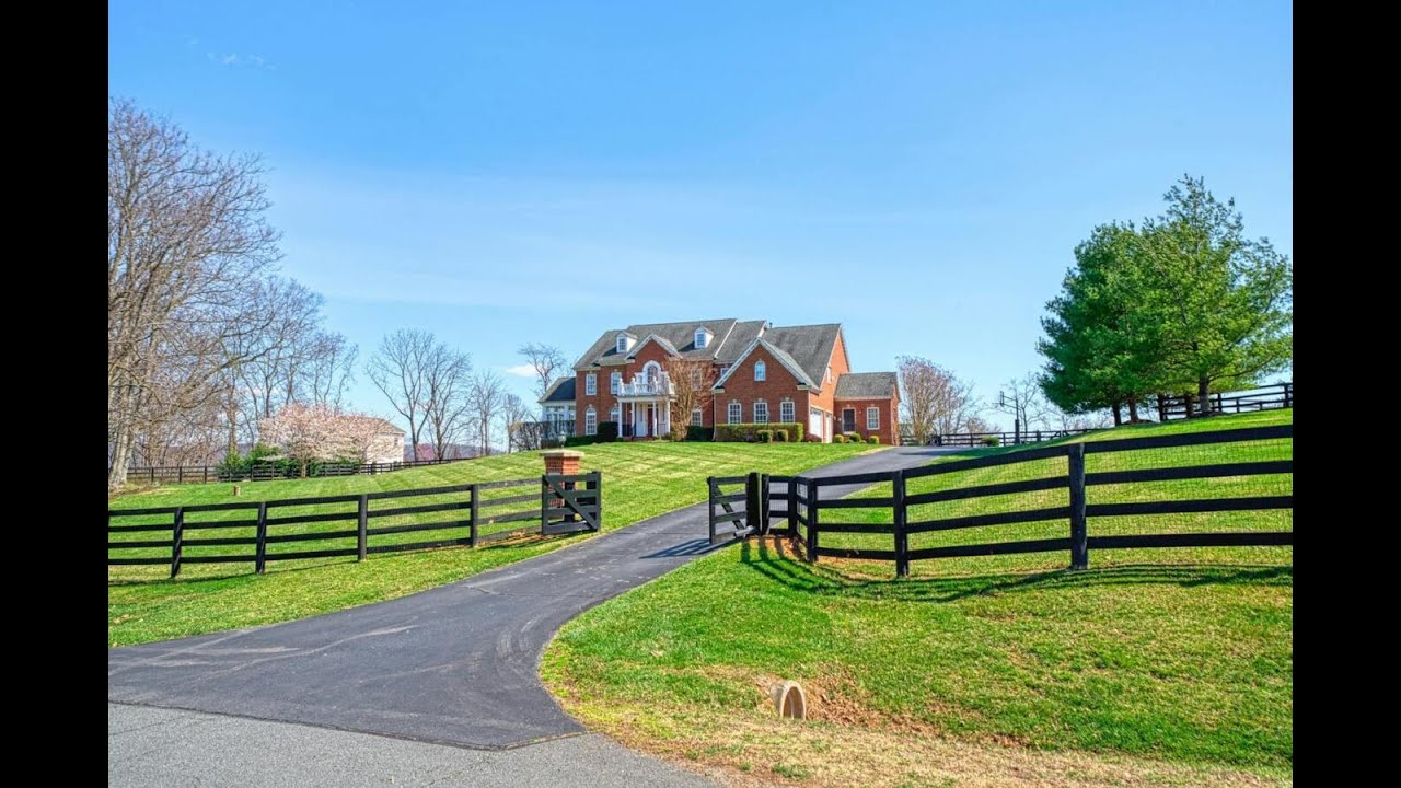 35327 Greyfriar Drive, Round Hill, VA 20141
