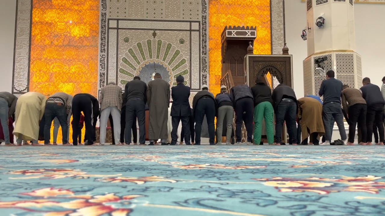 صلاة الظهر في الجامع الكبير - الجزائر