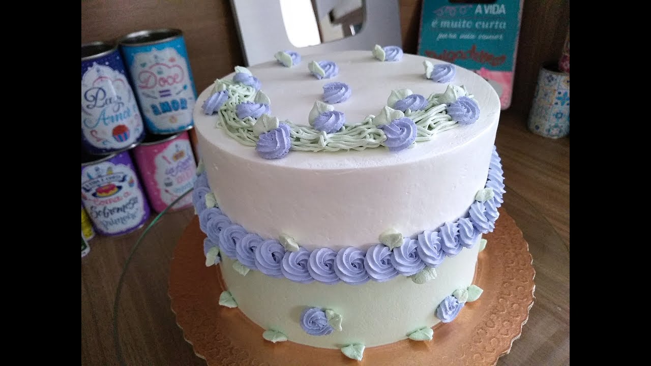 Decoração de bolo em chantininho com tema floral feminino - Decoração bem delicada!!