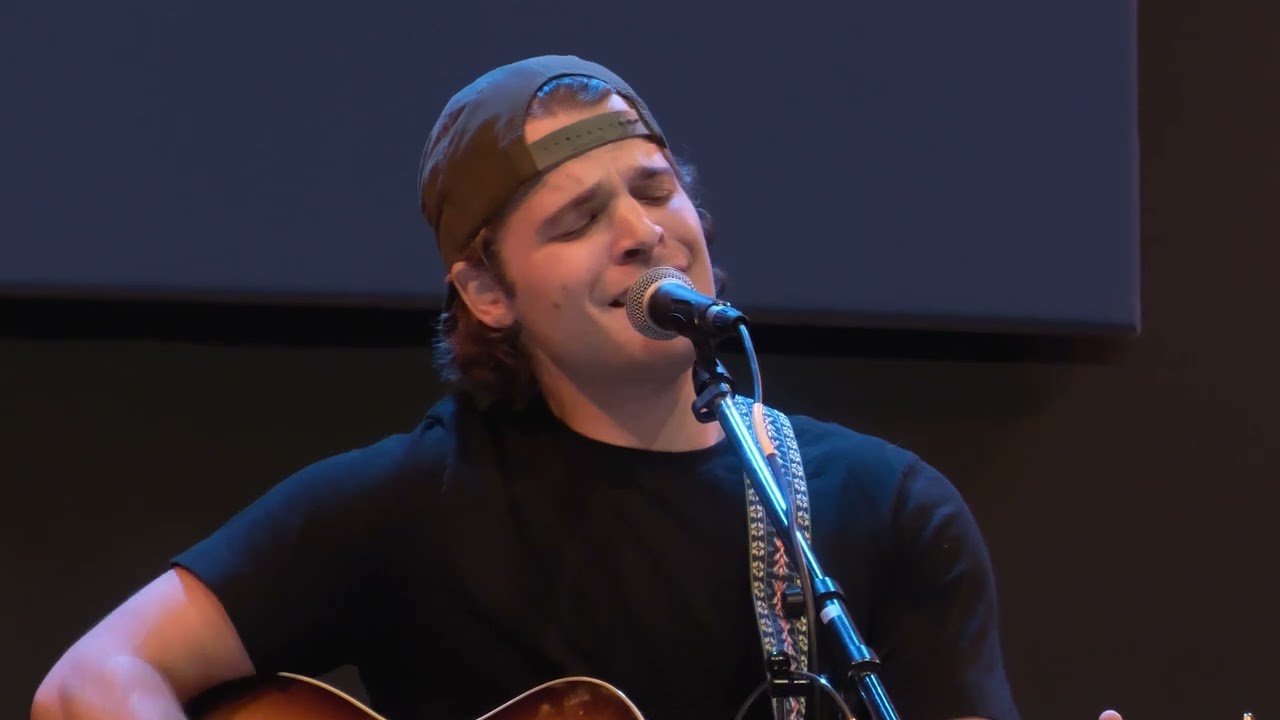 Max McNown - Worry 'Bout My Wandering | 98.7 THE BULL/101.9 KINK | PNC Live Studio Session
