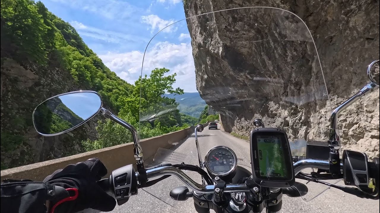 Le Val de Fier et Clermont via Seyssel avec ma Moto Guzzi V9 Roamer, je monte les sacoches X-TRAVEL