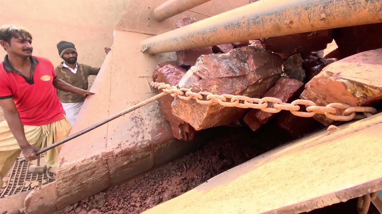 “Big Rock Crusher Machine:A Giant in Action “Big Rock Crushing: A Powerful Proc….