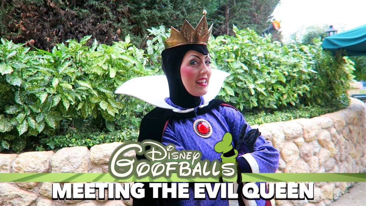 Meeting the Evil Queen - Halloween Disneyland Paris 2017