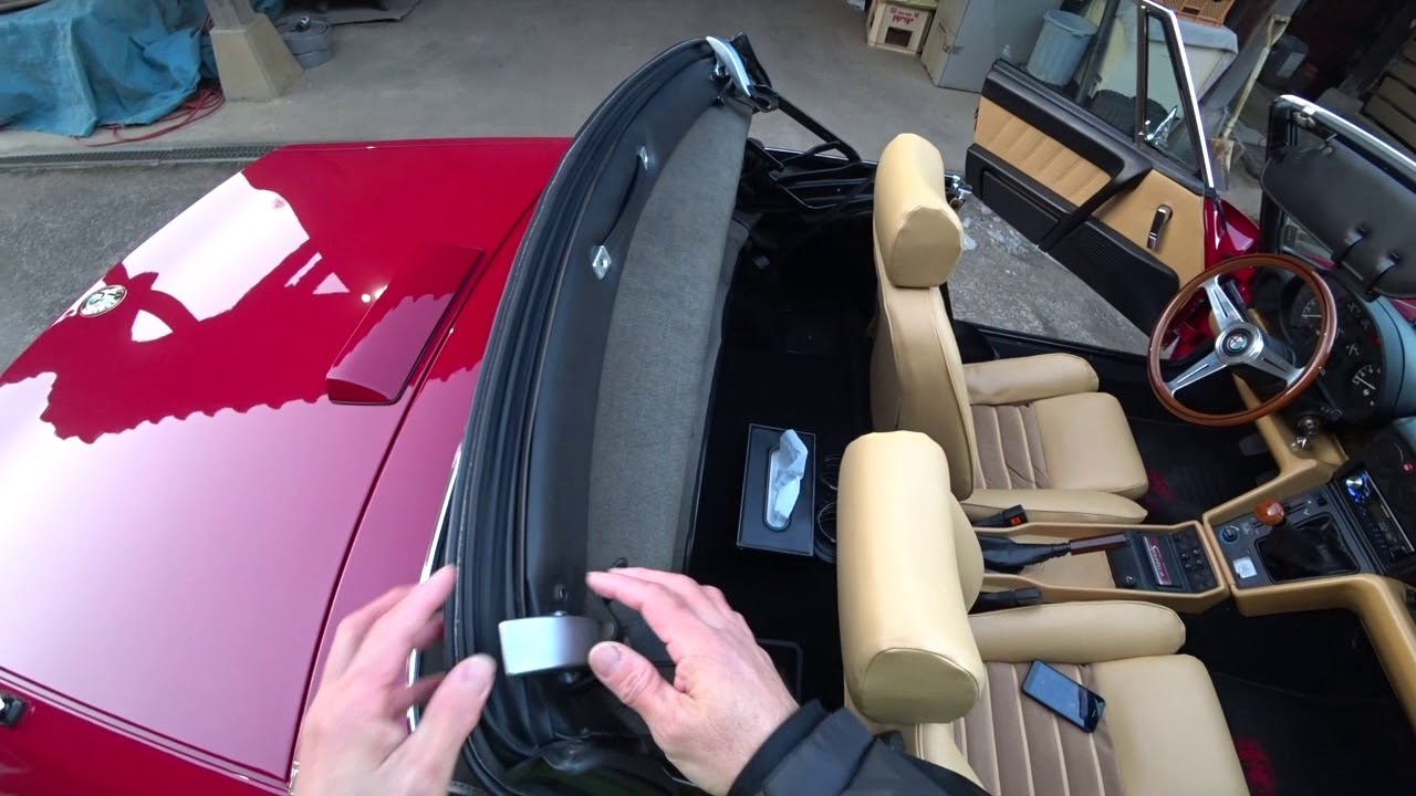 '91 Alfa romeo Spider in Japan / How to open of the soft top.