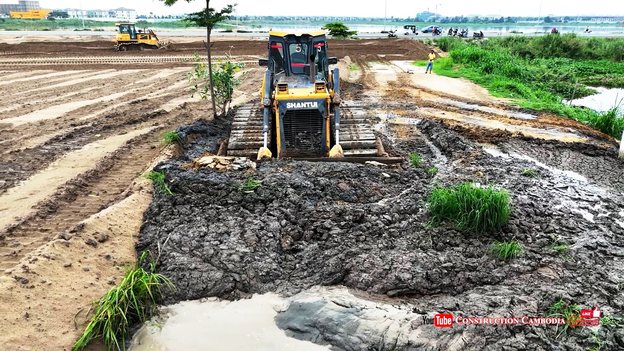 Heavy Duty Shantui DH17C2 Dozer Clearing Mud Land, Farm Clearing Equipment, Bulldozer for Site Prep