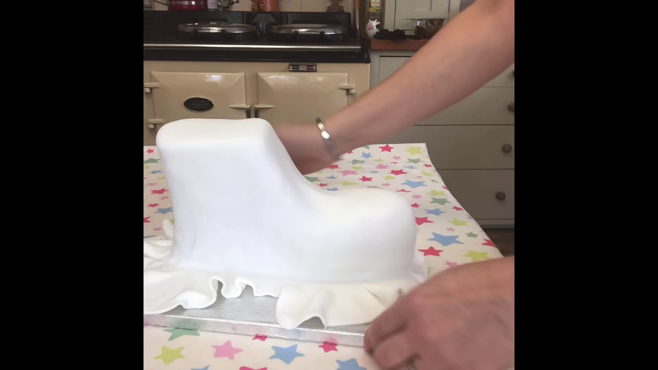 How to make Dr Marten Cake
