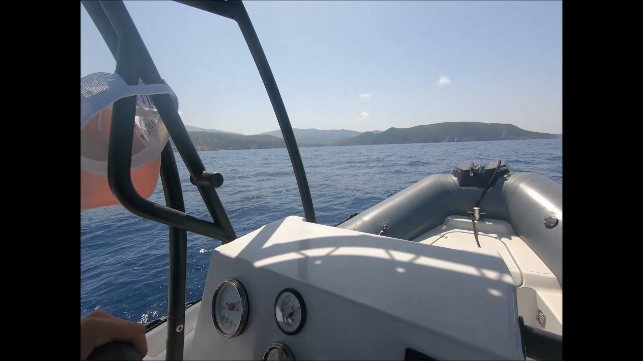 Balade en bateau en Corse (vitesse et paysages de dingue)
