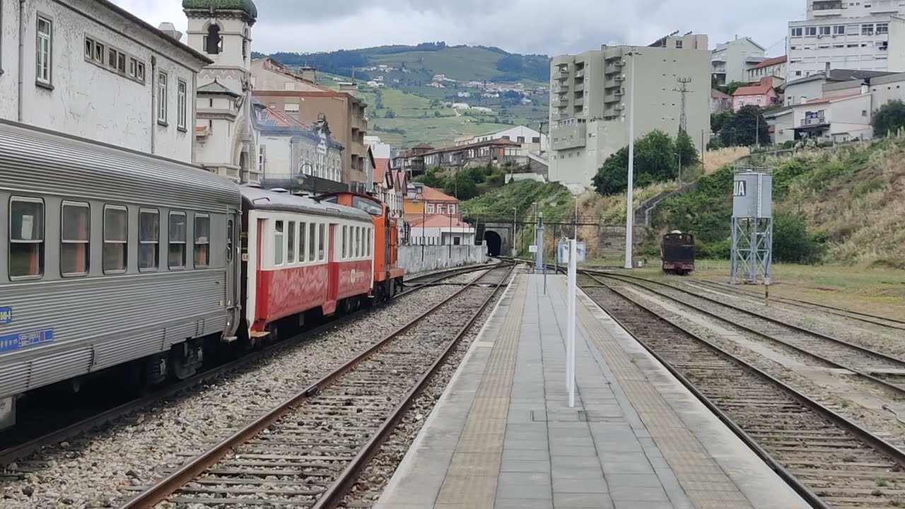 CP 1436 departs Regua