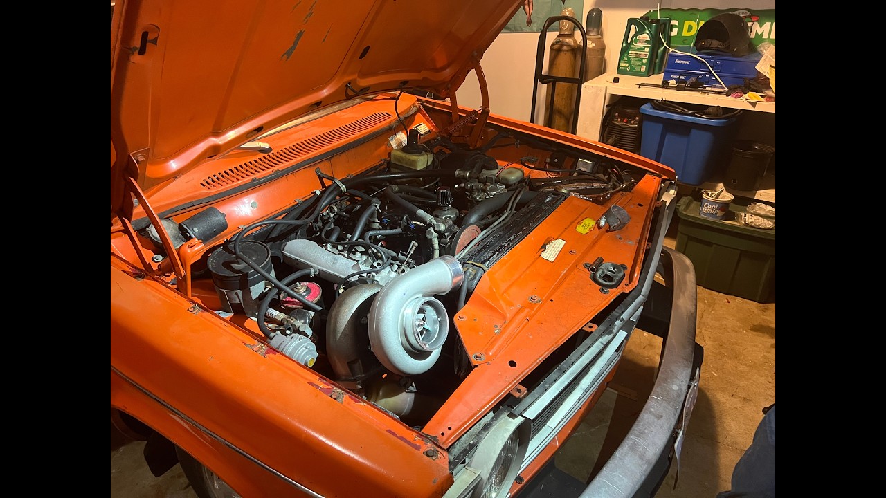 A couple of idiots revive a old volvo