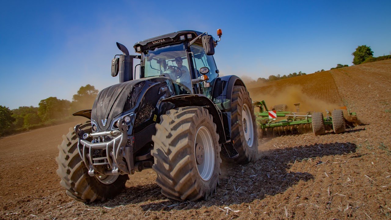 THIBAUT TEST LE NOUVEAU VALTRA S294 AU DECHAUMAGE EN 8M (Allin Agri)
