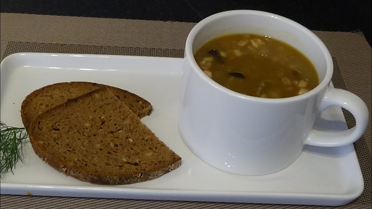 Kaltētu sēņu zupa. Dried mushrooms and pearl barley soup.