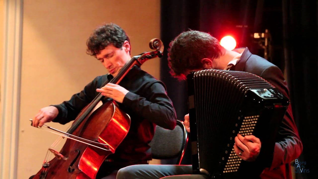 CONCERT BOURG ARTS ET VINS VINCENT PEIRANI ACCORDEON ET FRANCOIS SALQUE VIOLONCELLE