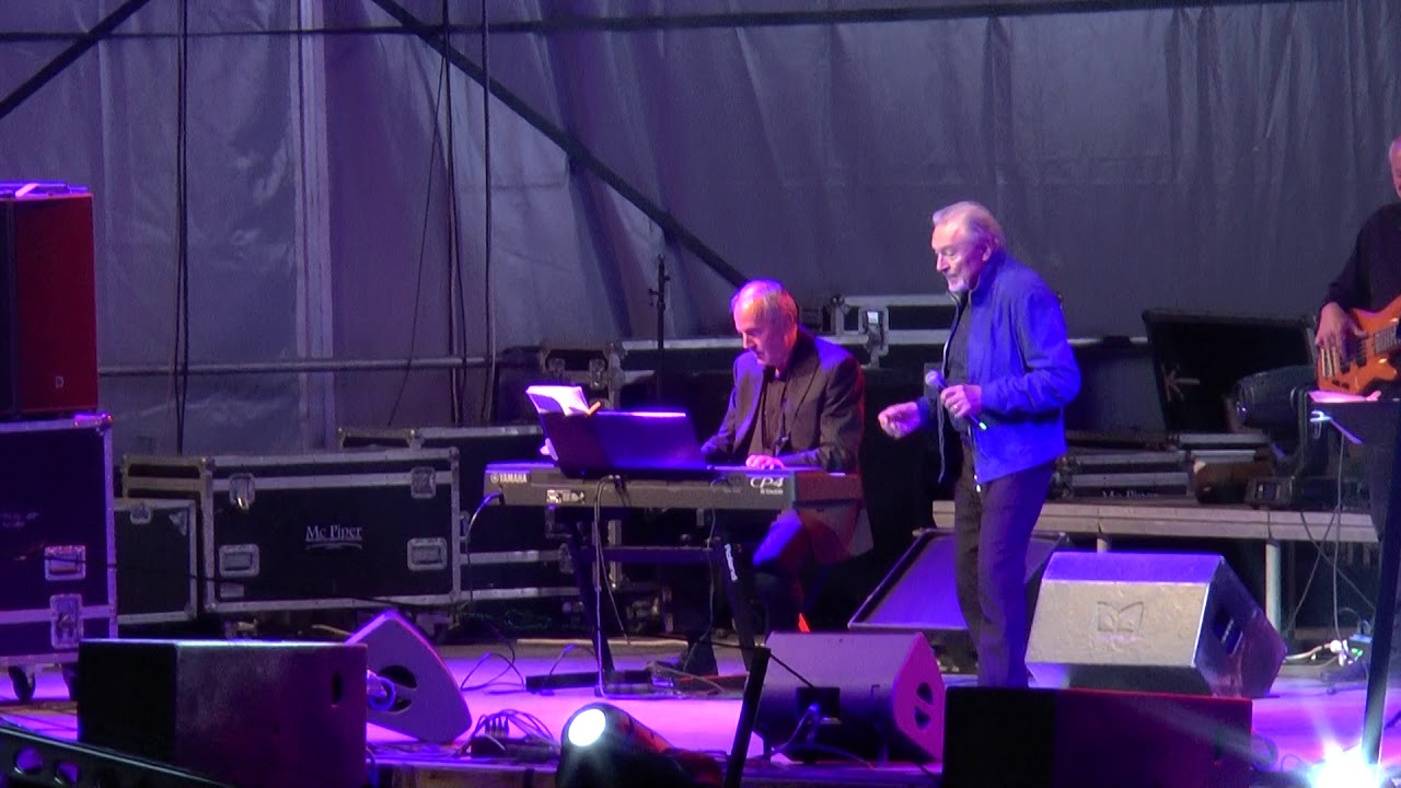 Karel Gott - Ráno jedu dál (live) Legendy festival 2018