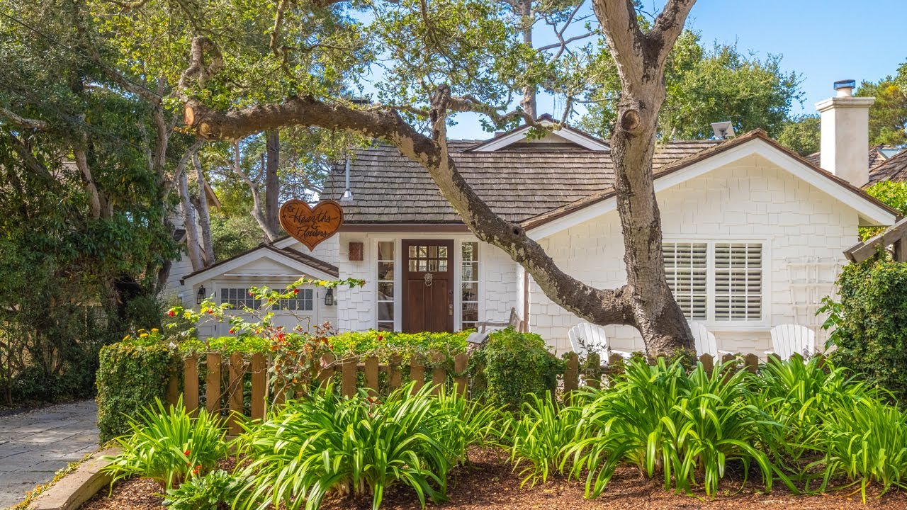 Hearths & Flowers - Golden Rectangle Coastal Cottage | Lincoln 3 SW of 10th, Carmel-by-the-Sea