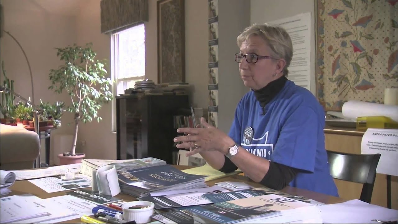 Volunteers Hit the Pavement to Sway Undecided Voters in Ohio