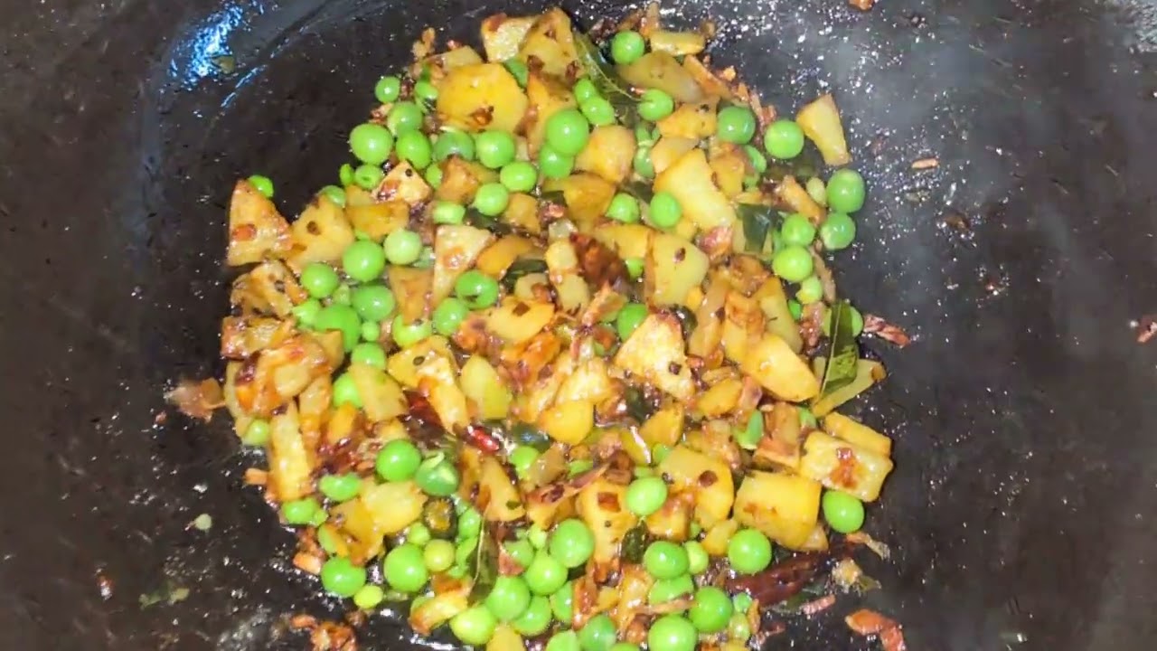 Kuch to bnana h // cooking //poha in breakfast//fun with mummy 