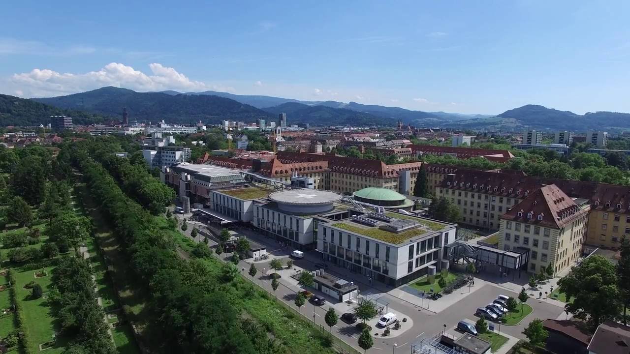 Flug &uuml;ber die Uniklinik Freiburg mit Au&szlig;enkliniken | 2016 | Uniklinik Freiburg