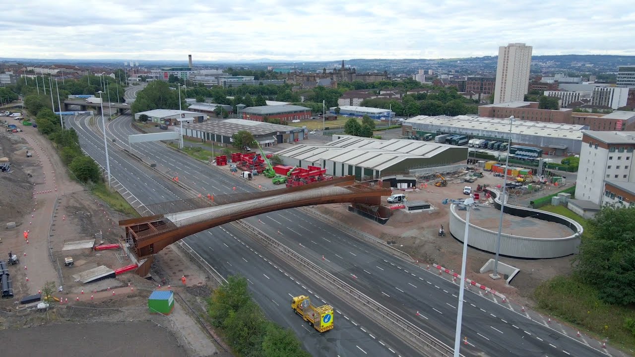 Sighthill Regeneration: Installation of the new Sighthill Bridge spans over the M8