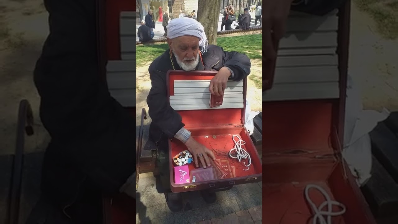 Bursa Ulu Camii Bahçesindeki  Tesbihçi Hüseyin Amcamızın Tezgâhını Alan Zabıtalara Öfkesi #turkey