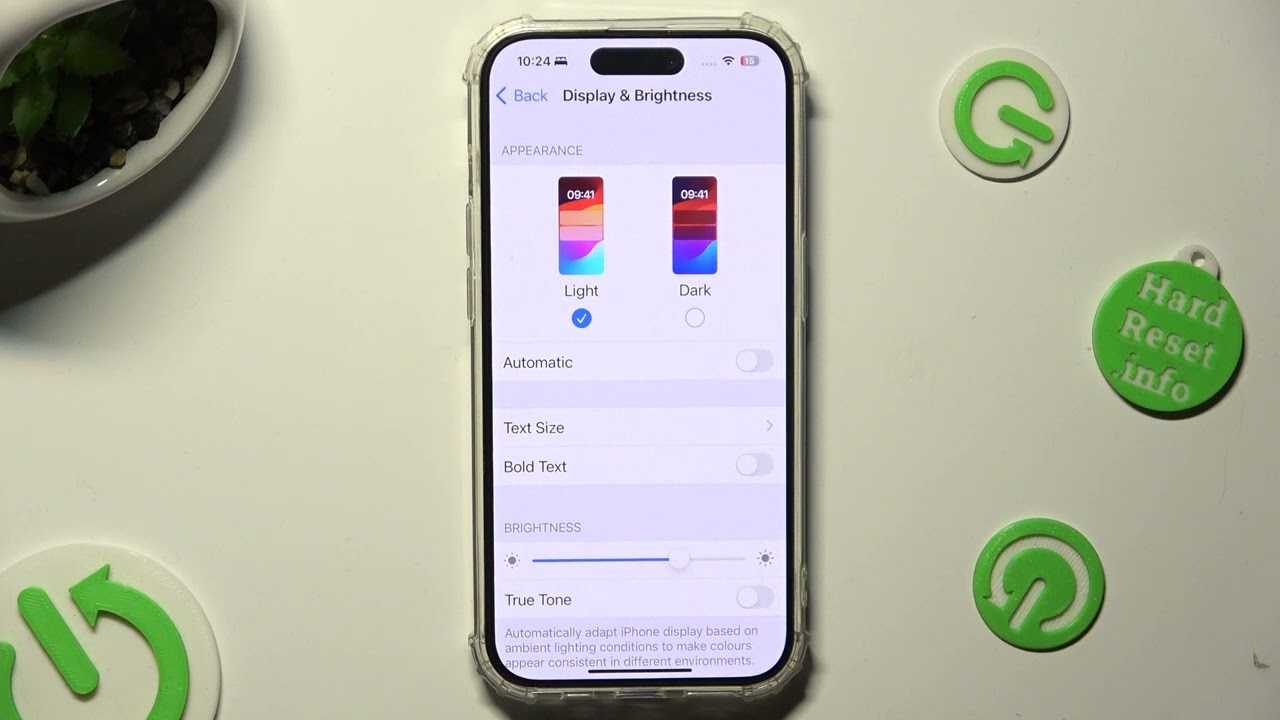 Как включить/выключить автояркость на iPhone 15 Pro?