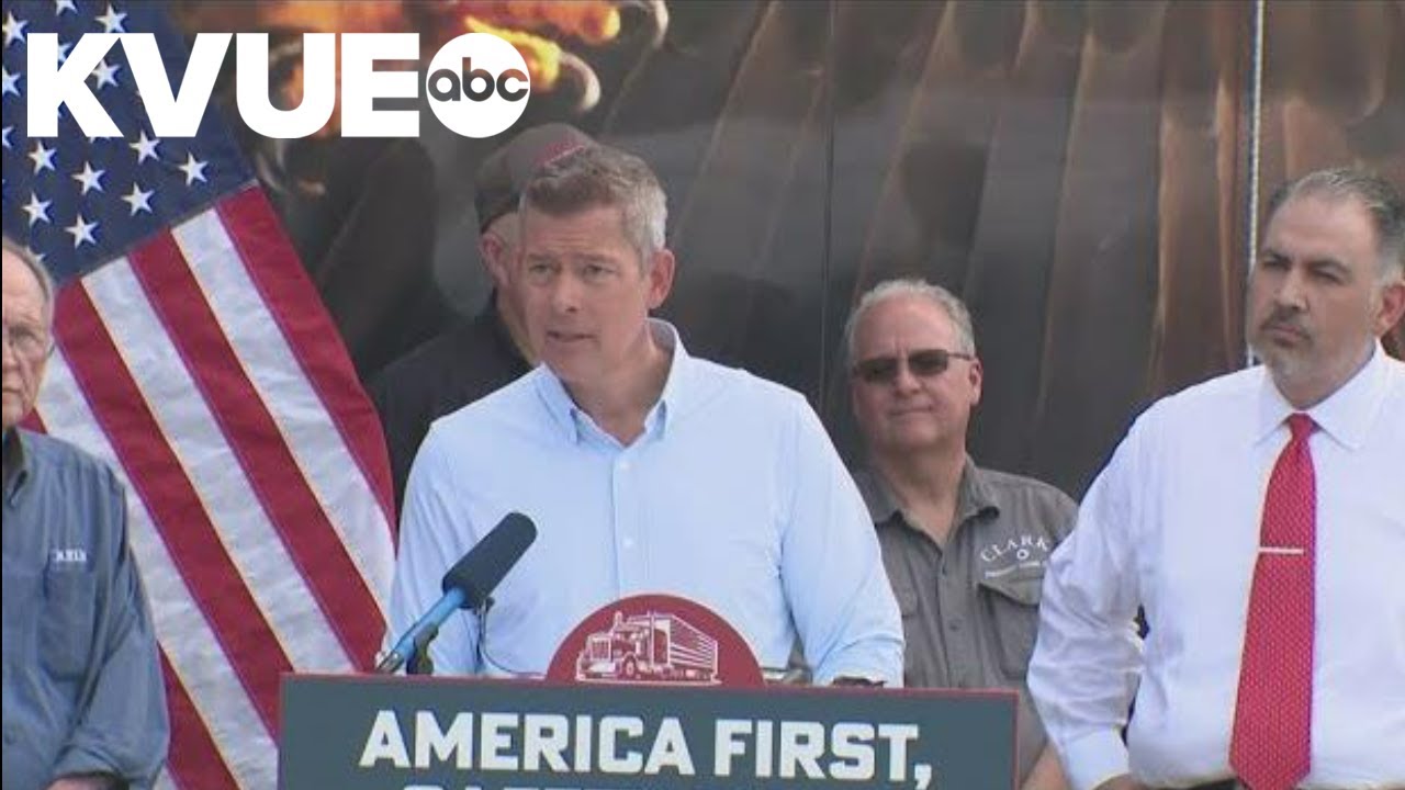 U.S. Transportation Secretary signs order on guidance to enforce language rule for truckers