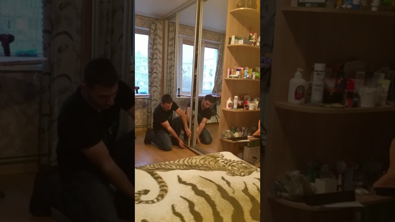 Как снять и поставить обратно двери в шкаф-купе? Замена стопора. А что это?